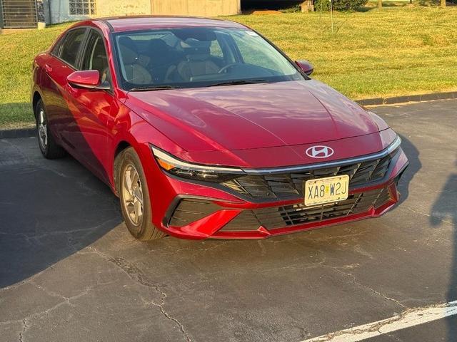 2024 Hyundai ELANTRA SE — photo 1 of 3
