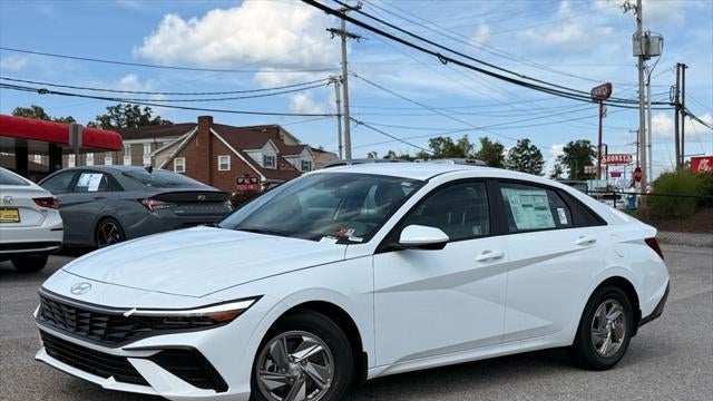 2025 Hyundai ELANTRA SE