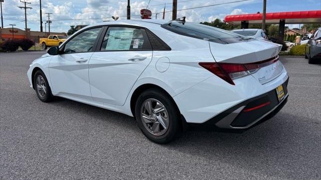 2025 Hyundai ELANTRA SE
