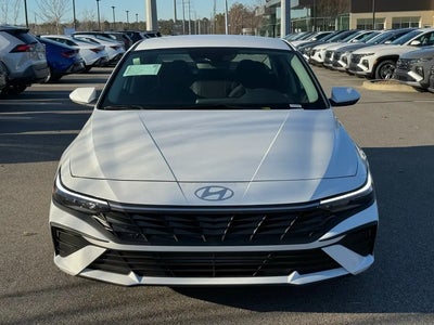 2025 Hyundai Elantra SE 4DR Sedan