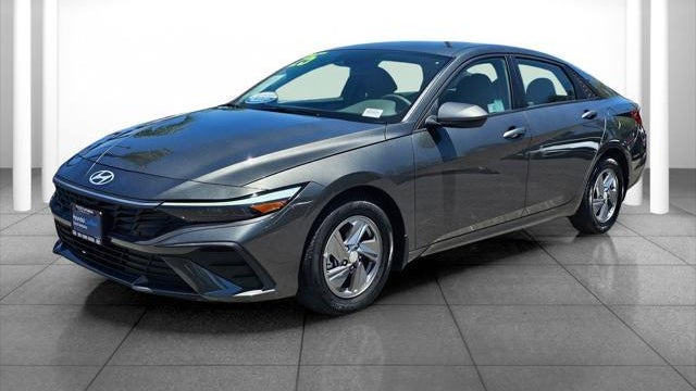2025 Hyundai ELANTRA SE