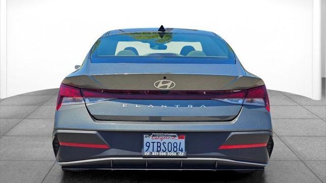 2025 Hyundai ELANTRA SE