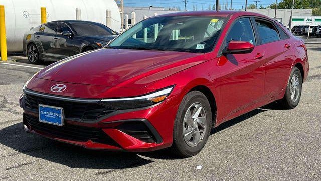2025 Hyundai ELANTRA SE