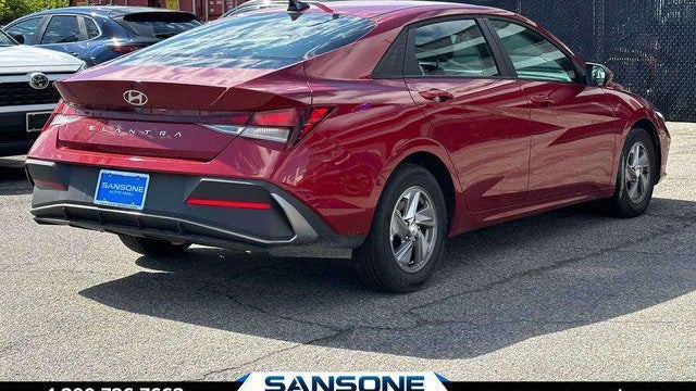 2025 Hyundai ELANTRA SE