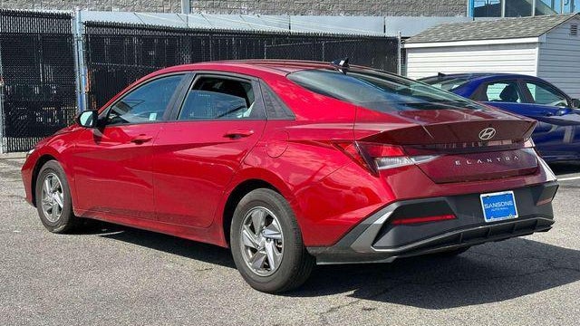 2025 Hyundai ELANTRA SE