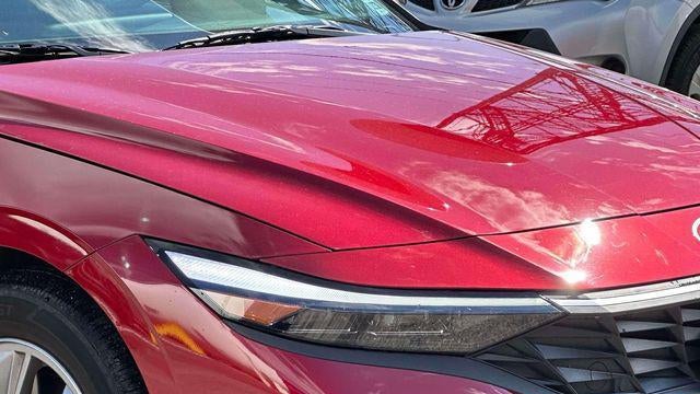 2025 Hyundai ELANTRA SE