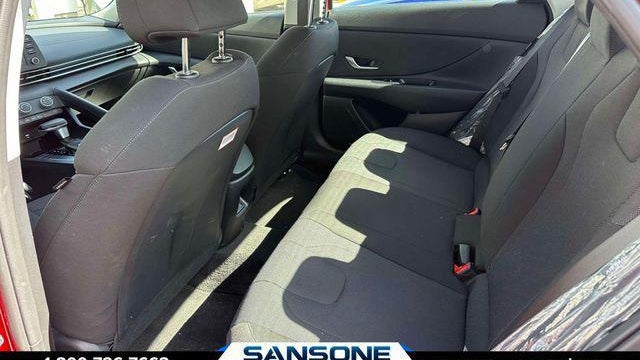 2025 Hyundai ELANTRA SE