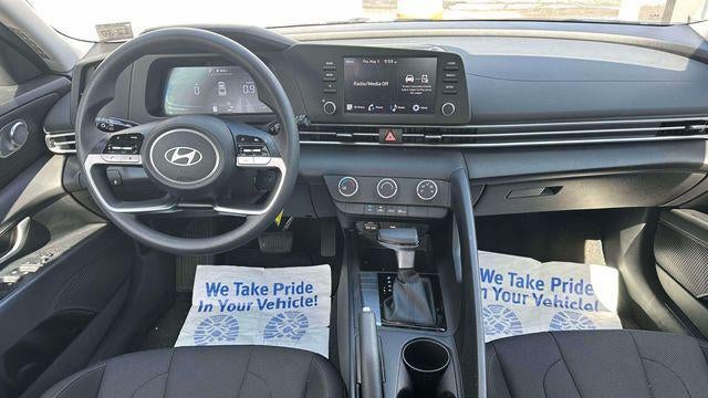 2025 Hyundai ELANTRA SE