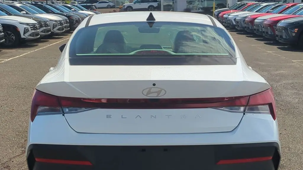 2026 Hyundai ELANTRA SE