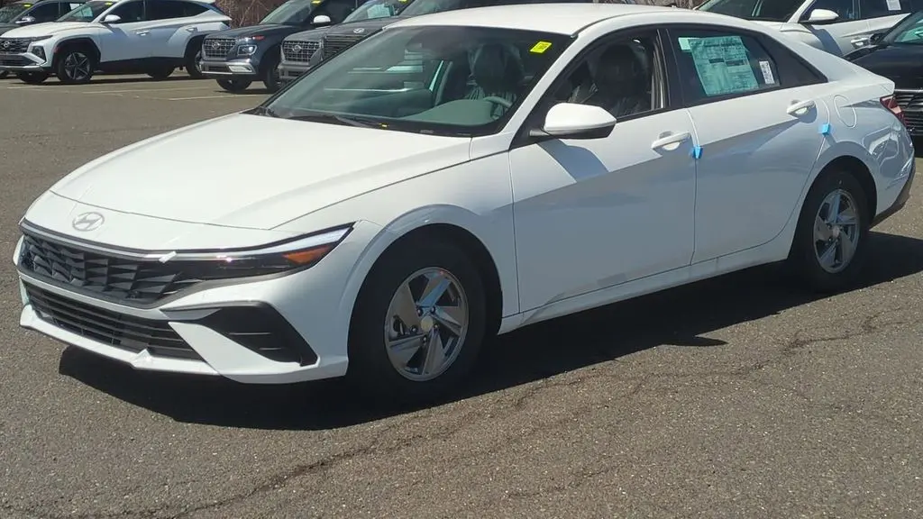 2026 Hyundai ELANTRA SE