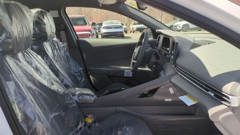 2026 Hyundai ELANTRA SE