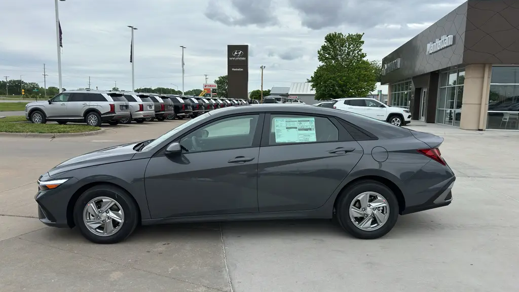 2026 Hyundai ELANTRA SE