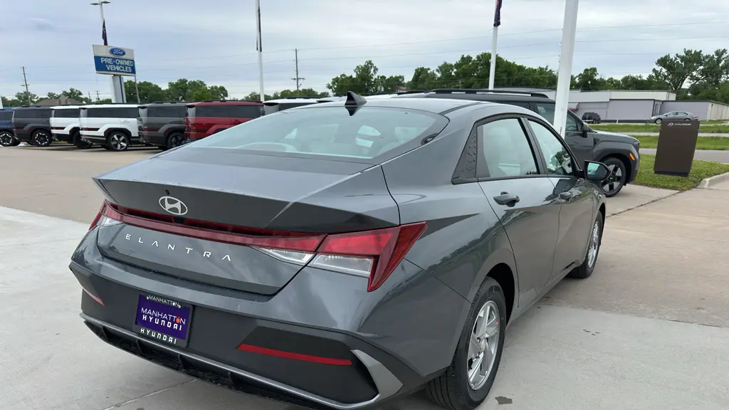2026 Hyundai ELANTRA SE