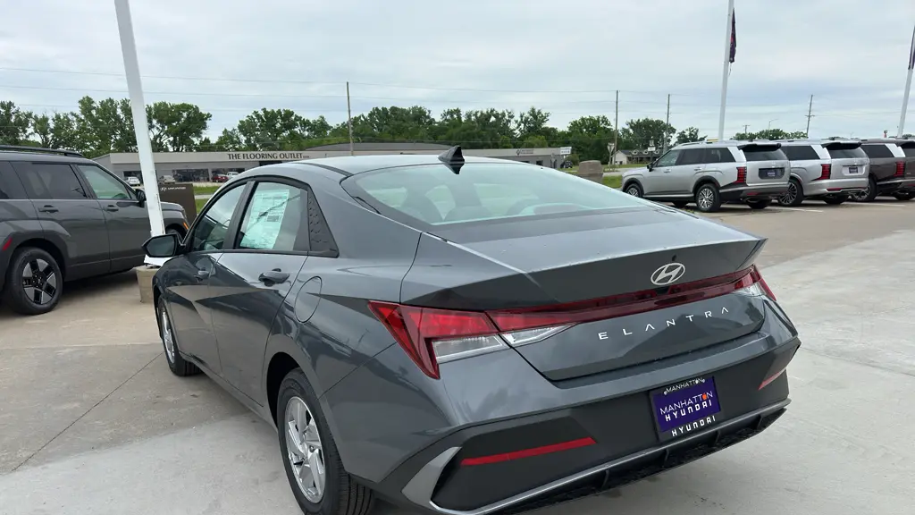 2026 Hyundai ELANTRA SE