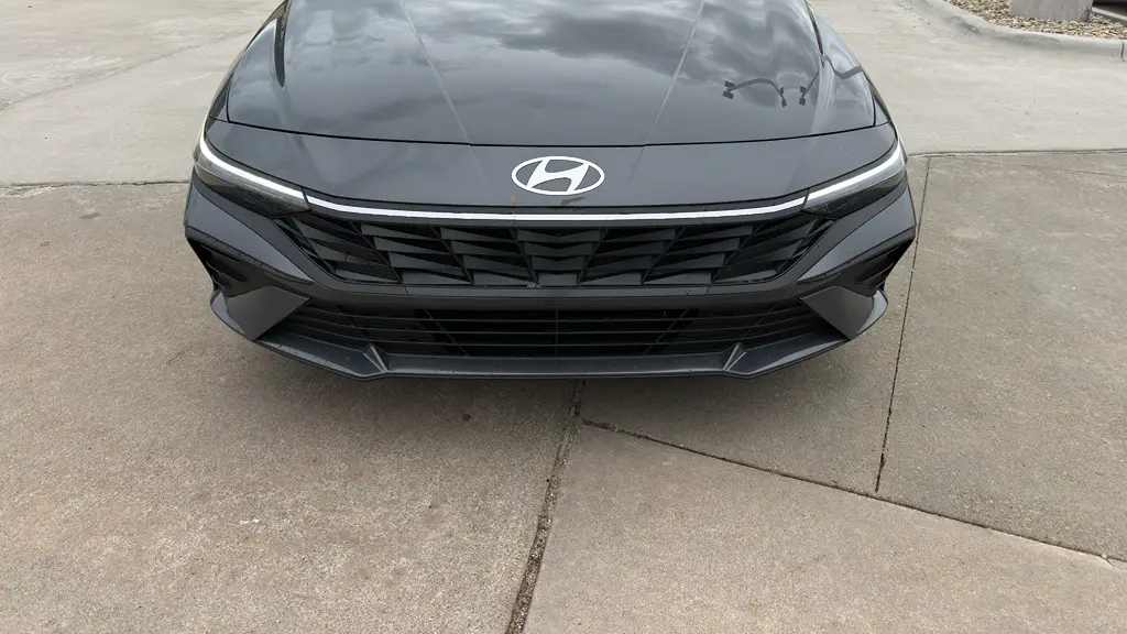 2026 Hyundai ELANTRA SE