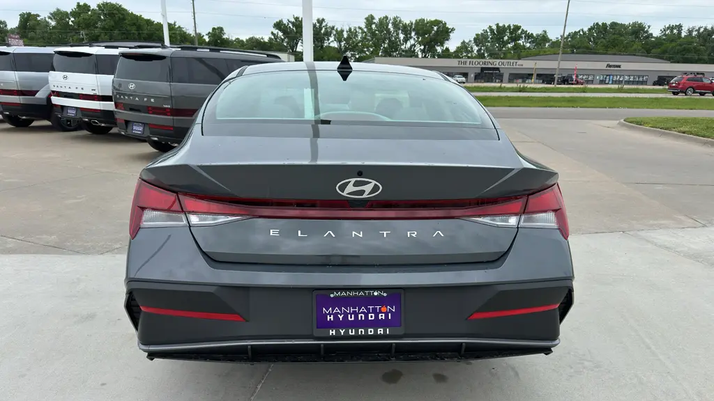 2026 Hyundai ELANTRA SE