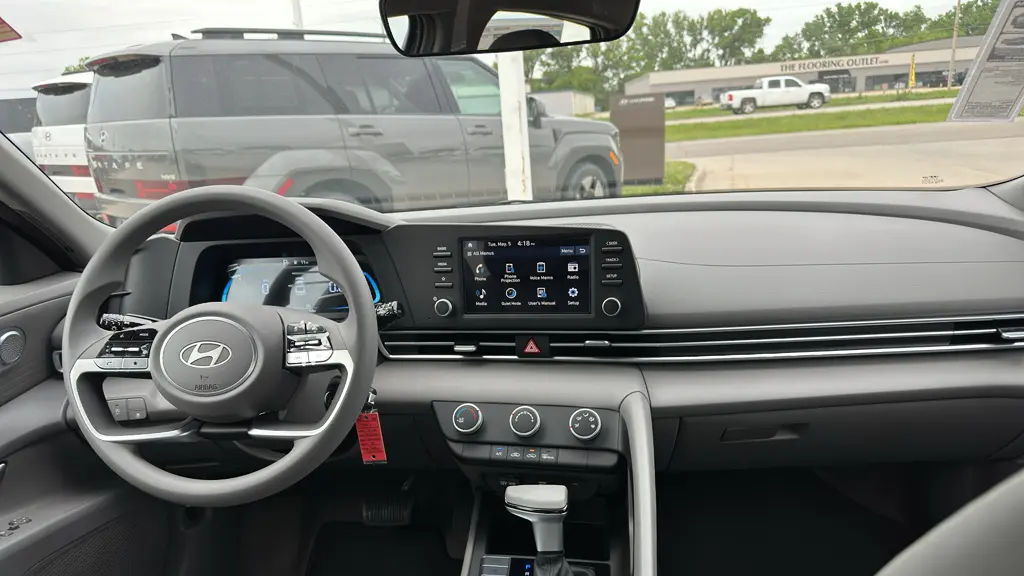 2026 Hyundai ELANTRA SE