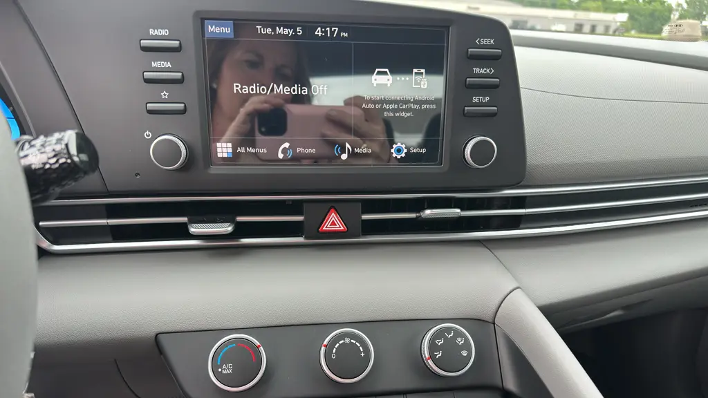 2026 Hyundai ELANTRA SE