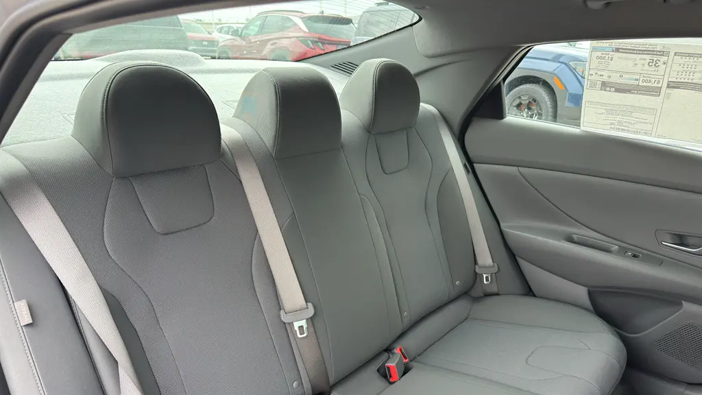 2026 Hyundai ELANTRA SE