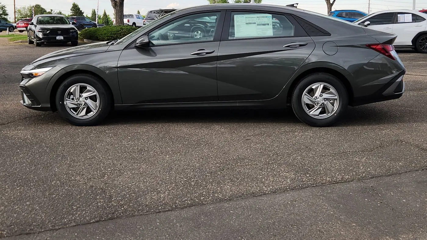 2026 Hyundai ELANTRA SE