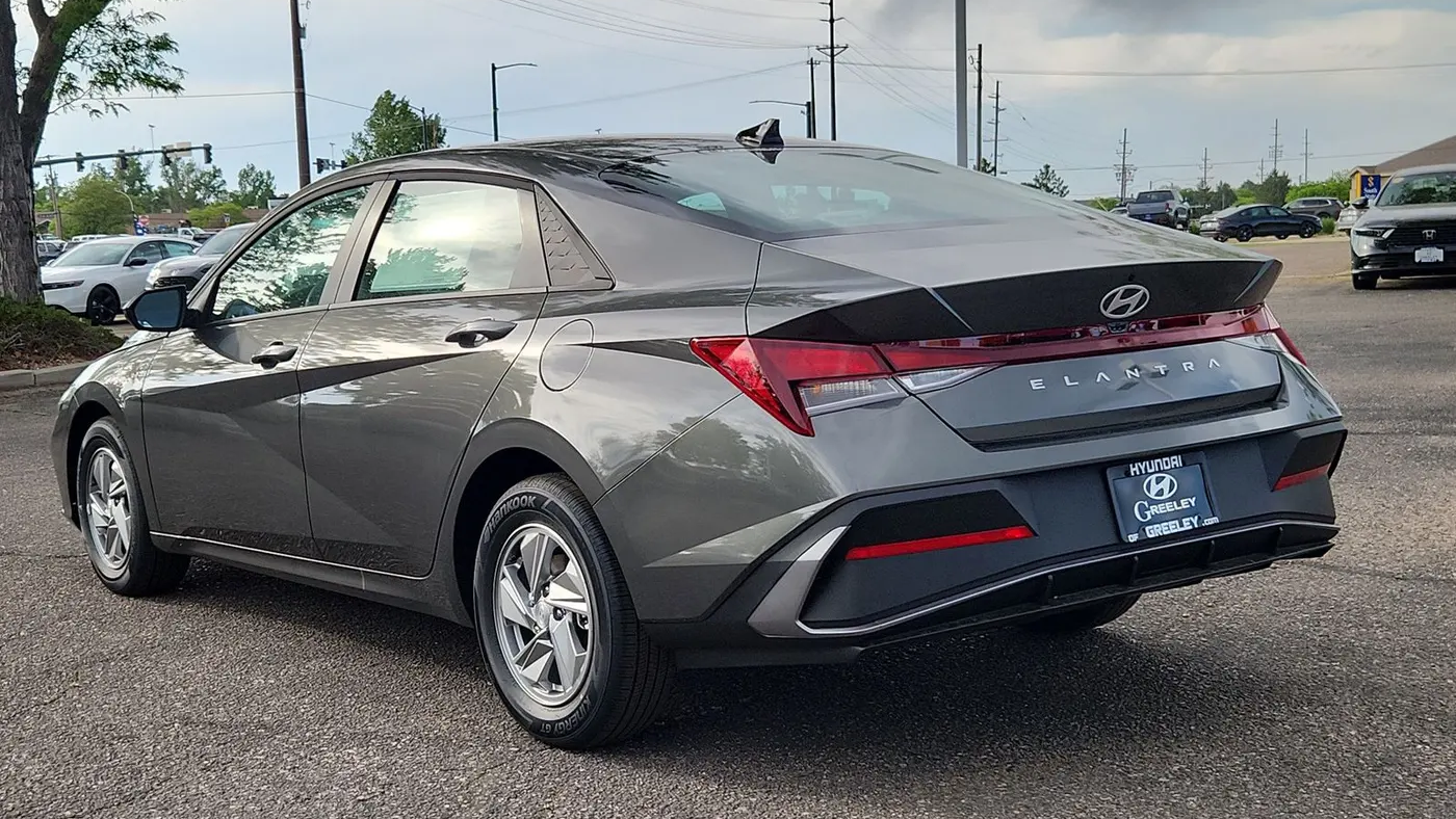 2026 Hyundai ELANTRA SE