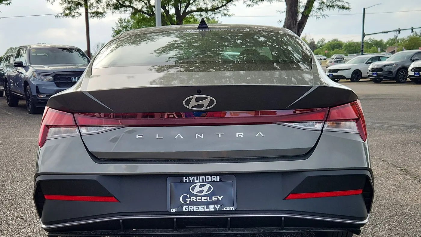 2026 Hyundai ELANTRA SE