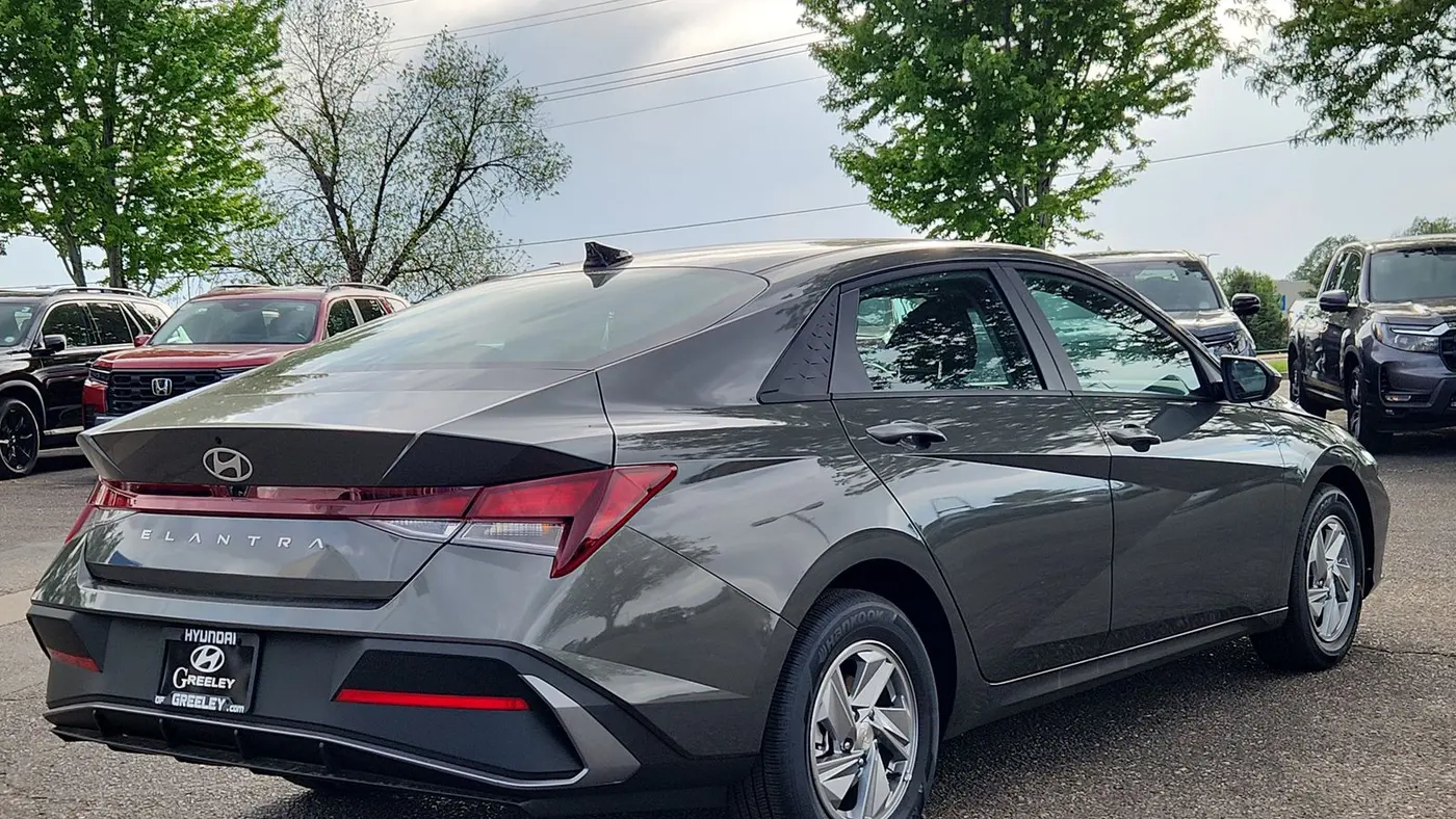 2026 Hyundai ELANTRA SE
