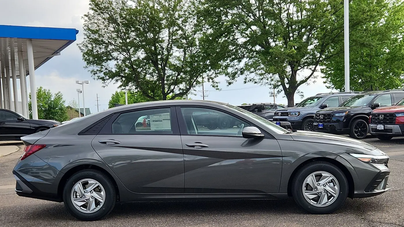 2026 Hyundai ELANTRA SE