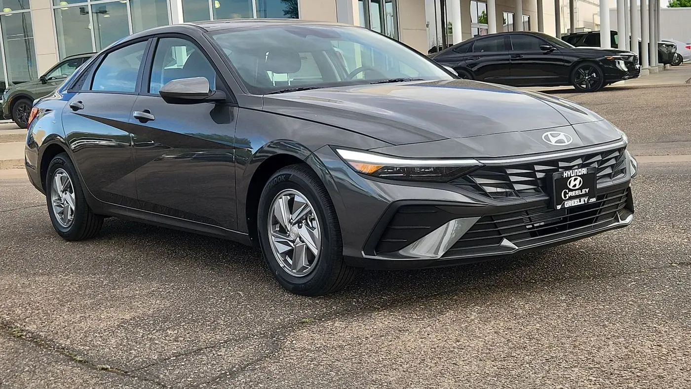 2026 Hyundai ELANTRA SE
