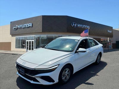 2024 Hyundai Elantra SE 4DR Sedan