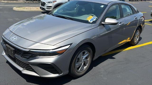 2024 Hyundai ELANTRA SE