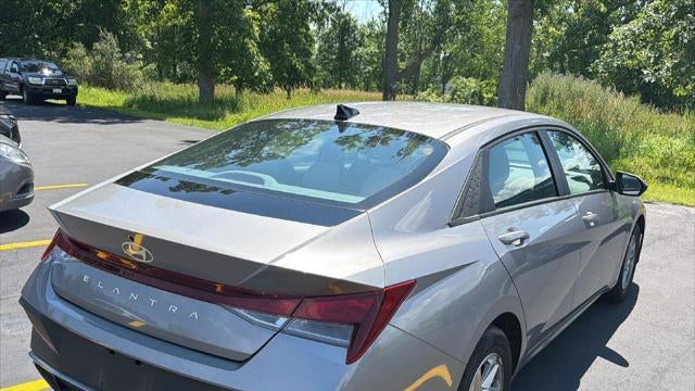 2024 Hyundai ELANTRA SE