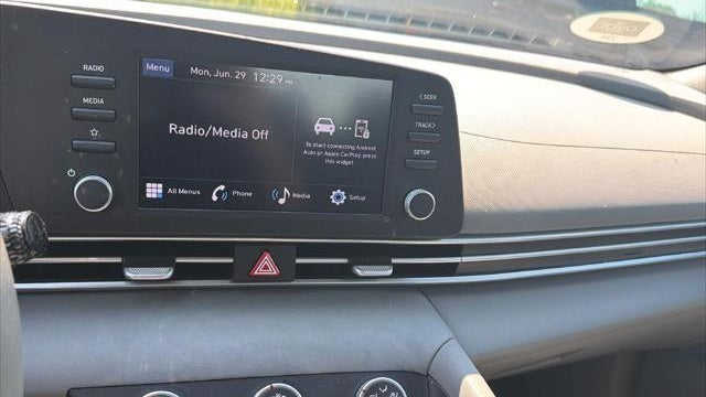 2024 Hyundai ELANTRA SE