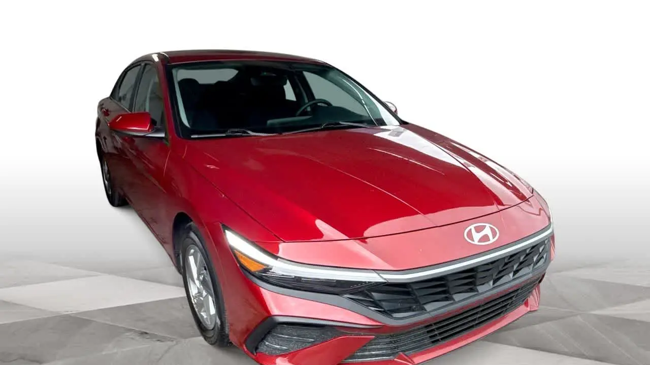 2025 Hyundai ELANTRA SE