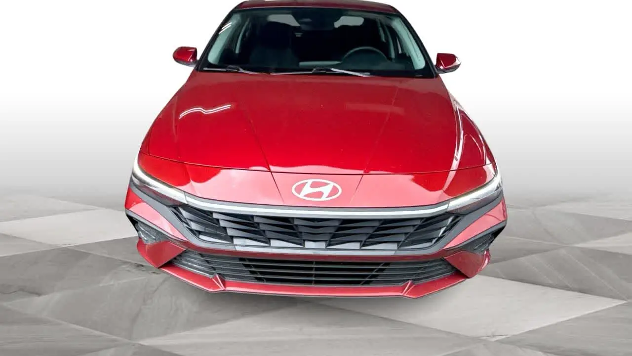 2025 Hyundai ELANTRA SE