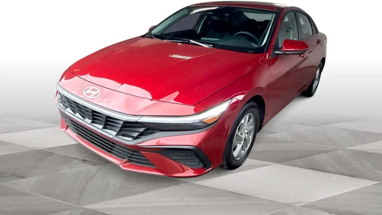 2025 Hyundai ELANTRA SE