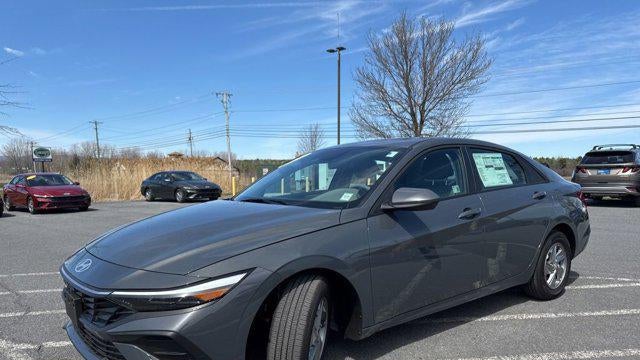 2025 Hyundai ELANTRA SE