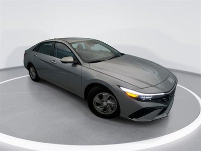 2025 Hyundai Elantra SE 4DR Sedan