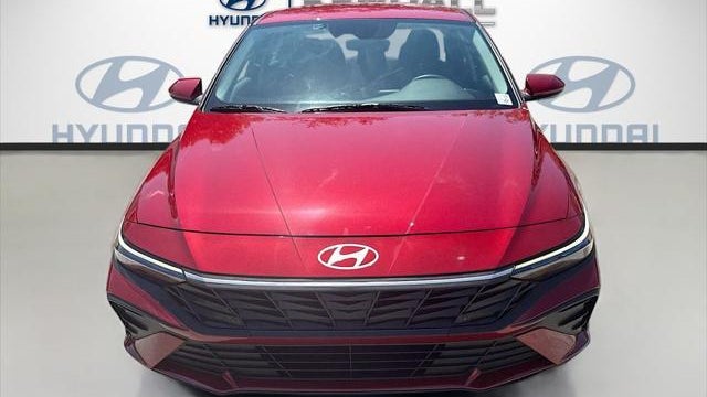 2025 Hyundai ELANTRA SE