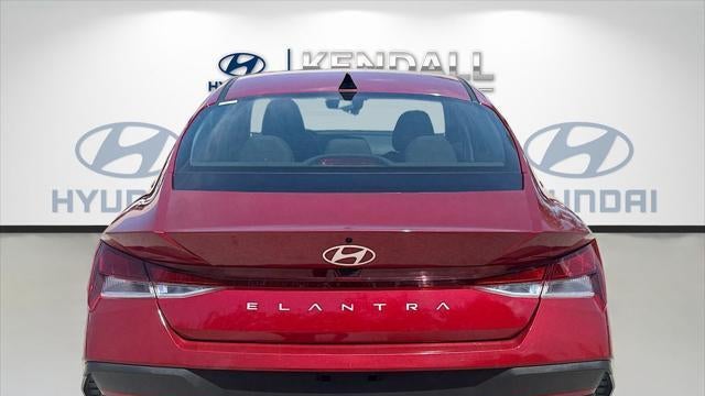 2025 Hyundai ELANTRA SE