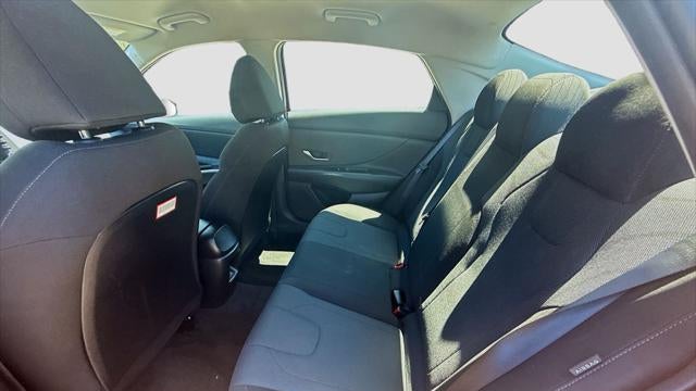 2025 Hyundai ELANTRA SE