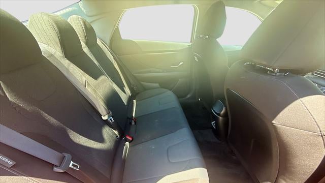 2025 Hyundai ELANTRA SE