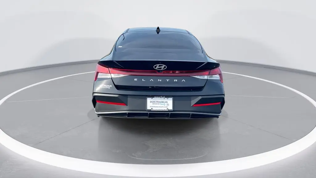 2026 Hyundai ELANTRA SE