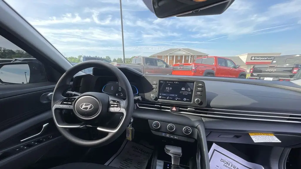2026 Hyundai ELANTRA SE