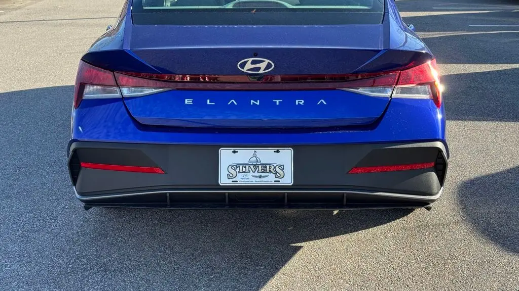 2026 Hyundai ELANTRA SE