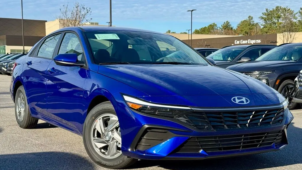 2026 Hyundai ELANTRA SE