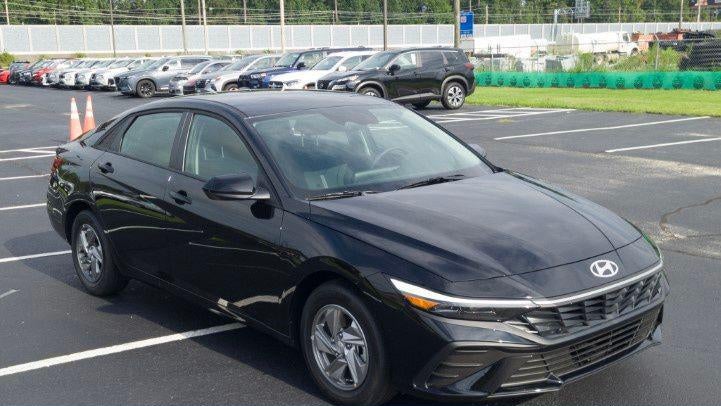 2026 Hyundai ELANTRA SE