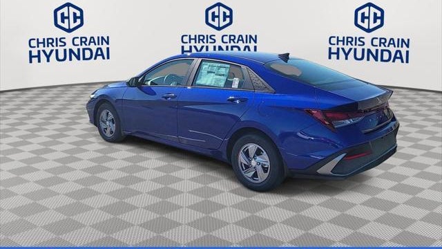 2024 Hyundai ELANTRA SE