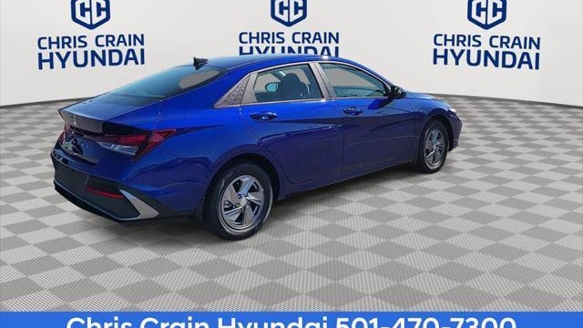 2024 Hyundai ELANTRA SE