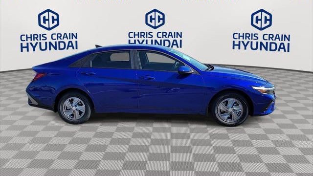 2024 Hyundai ELANTRA SE